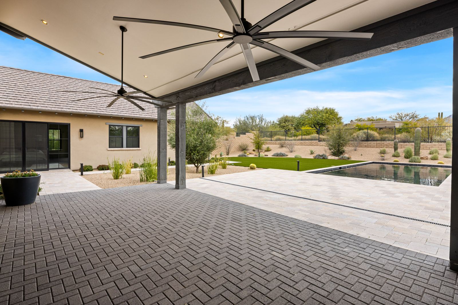 Virtual staging of an outdoor patio with digital furniture before