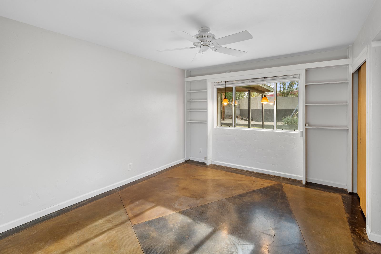 Virtual staging of an empty bedroom with digital furniture before